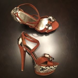 PRACTICALLY NEW, NEVER WORN OUT, Bakers Heel